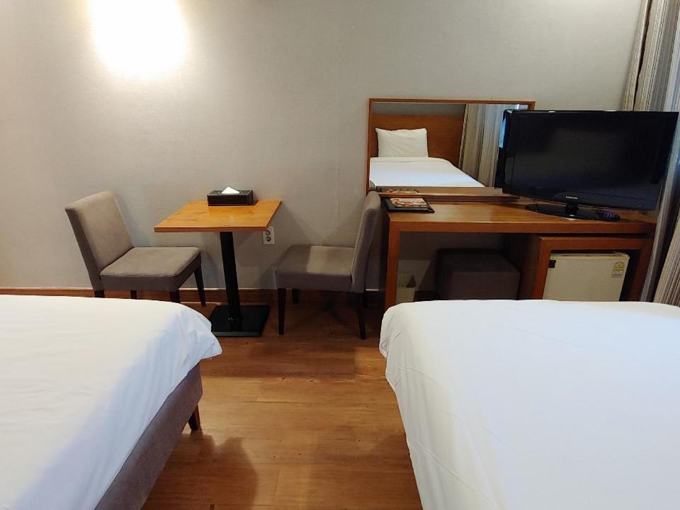 Dawn Beach Hotel Busan Exteriör bild