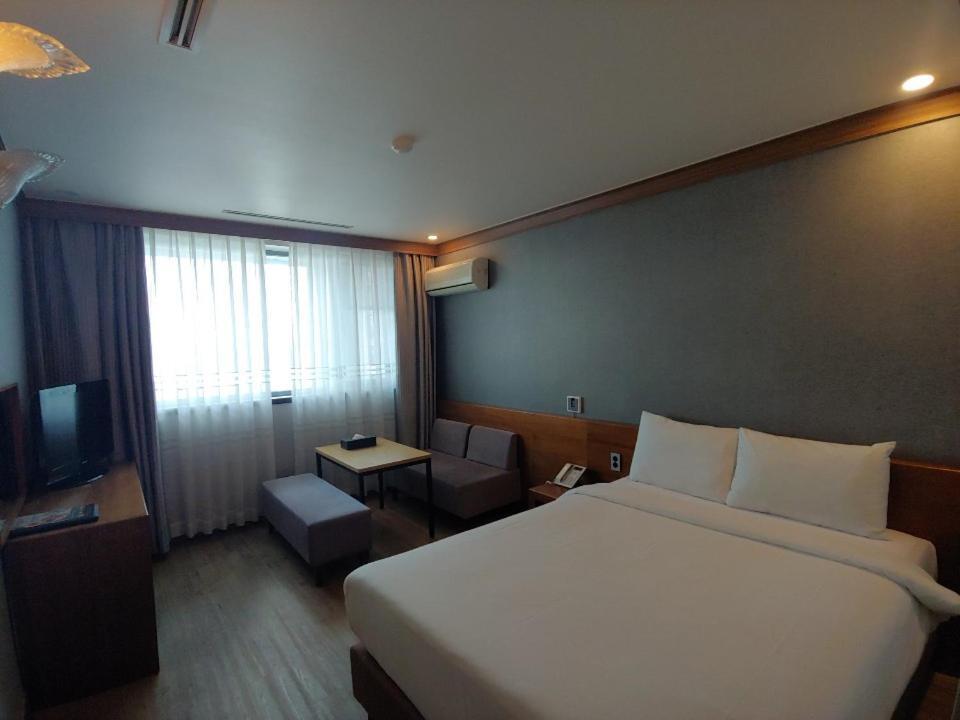 Dawn Beach Hotel Busan Exteriör bild