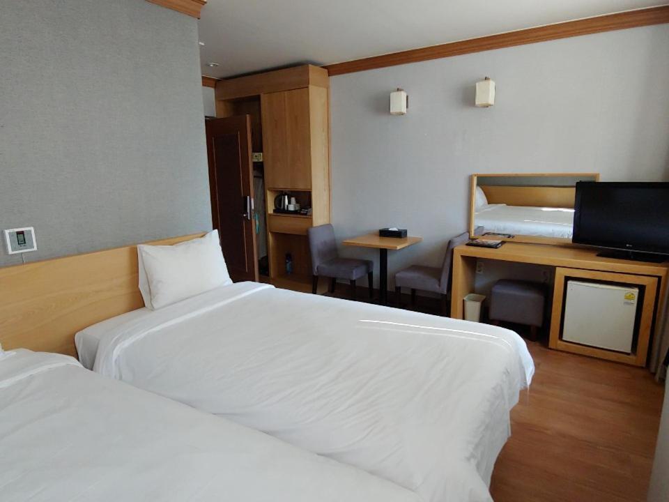 Dawn Beach Hotel Busan Exteriör bild